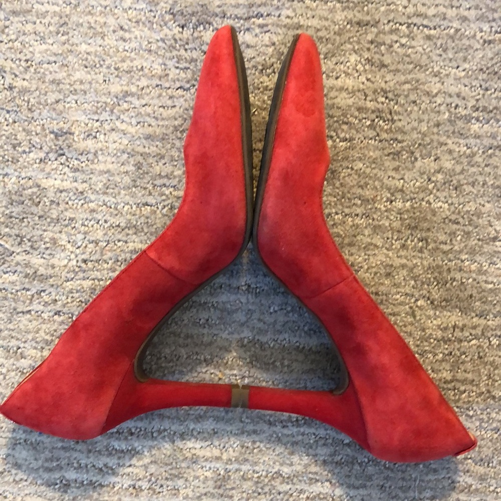 Anne Klein Suede Red Pumps EUC Leather Size 8 1/2 closed pointed toe design